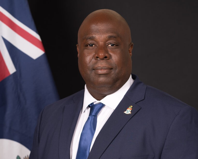 Minister outlines labour reforms covering leave, contracts and gratuities